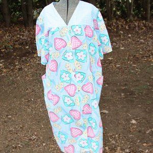 Vintage Fashion Trends Housecoat Snap Front Flowers Hearts